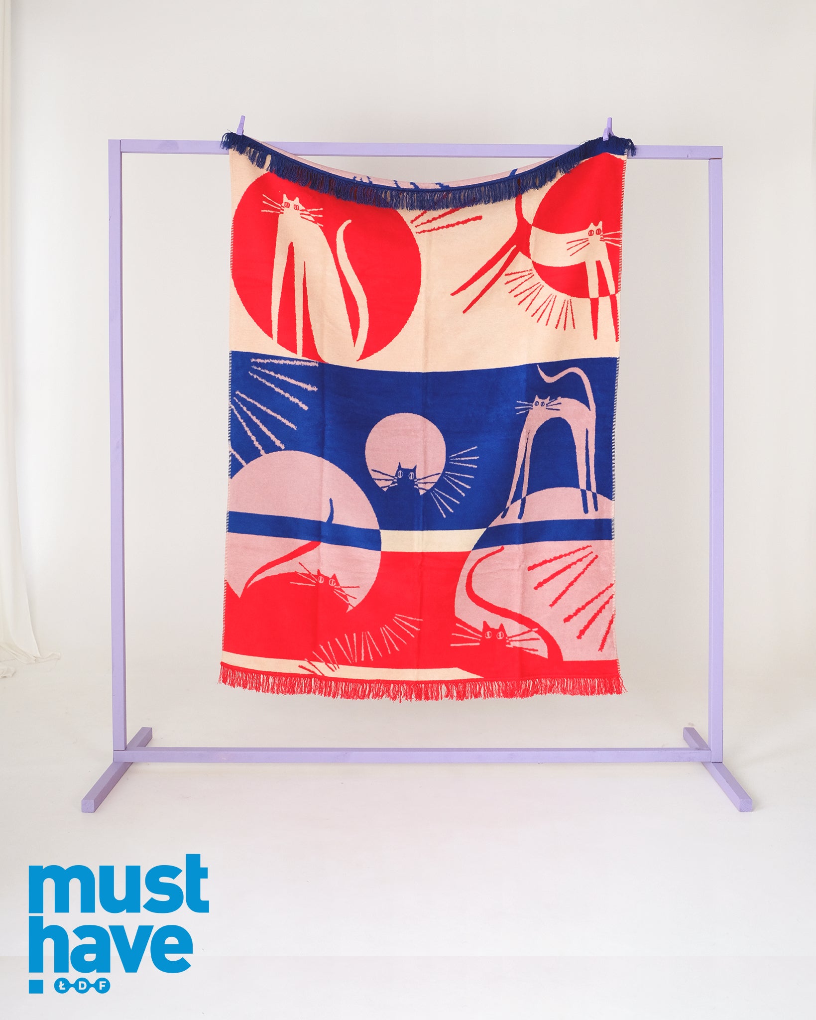 Puchaty koc żakardowy HARCE, prawa strona wzoru - wyróżniony nagrodą MUST HAVE 2024 przez Łódź Design Festival.