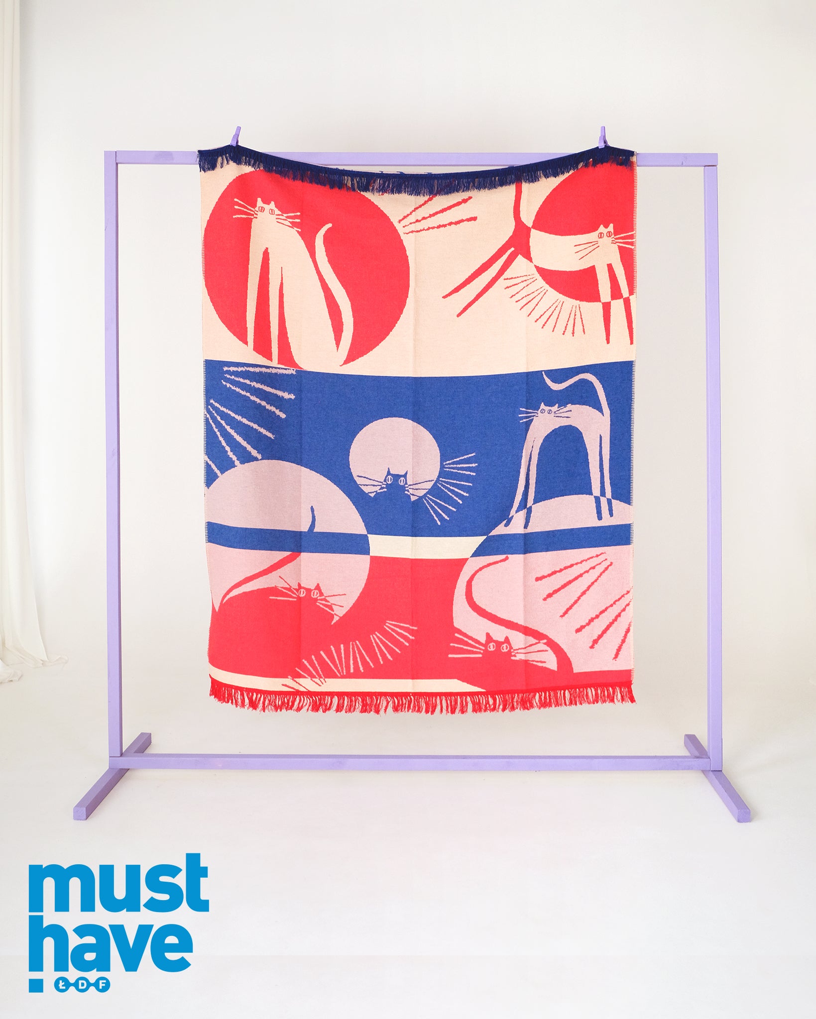 Gładki pled żakardowy, prawa strona wzoru HARCE wyróżniony nagrodą MUST HAVE 2024 przez Łódź Design Festival.