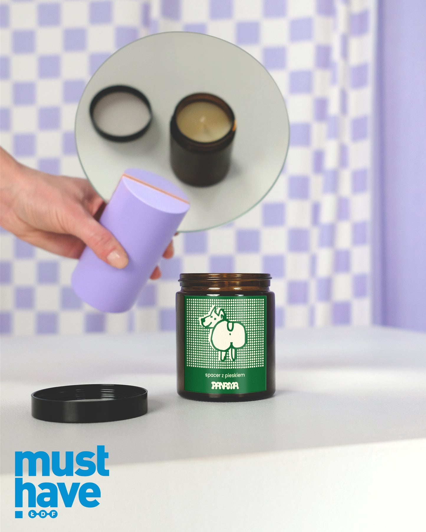 SPACER Z PIESKIEM świeca sojowa o zapachu spaceru z psem w lesie, to część mini setu nagrodzonego MUST HAVE 2024 przez Łódź Design Festival.