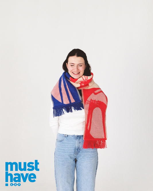 Szalik HARCE, część zestawu HARCE nagrodzonego w plebistycie MUST HAVE 2024 przez Łódź Design Festival.