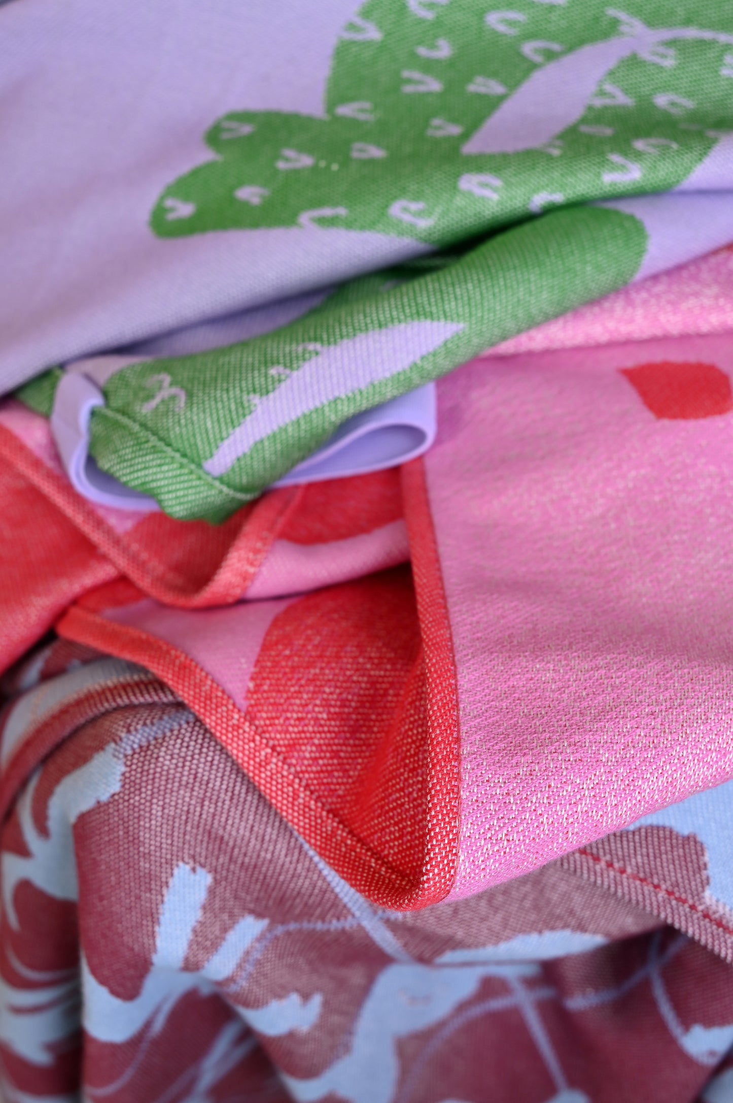 RASPBERRY jacquard towel