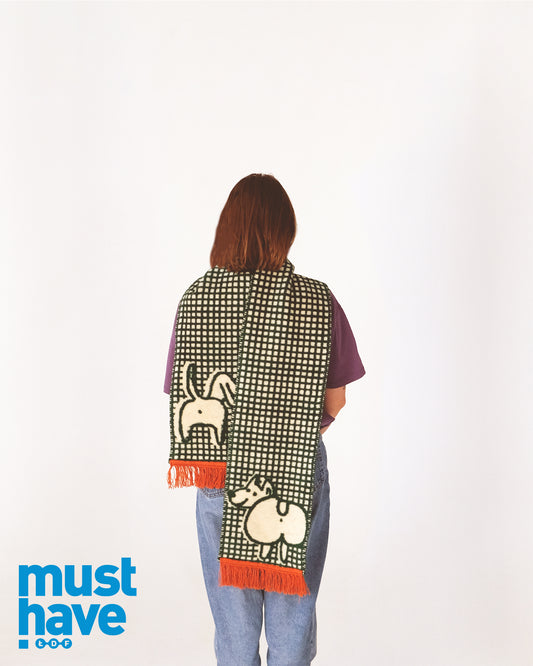 Szalik ZADKI, część zestawu ZADKI nagrodzonego MUST HAVE 2024 przez Łódź Design Festival.